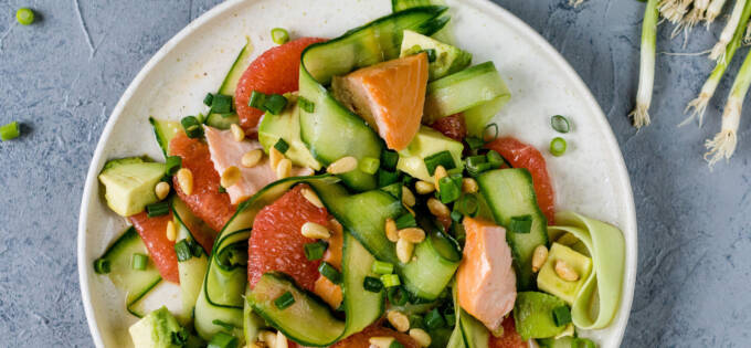 Frisk agurk avocado salat