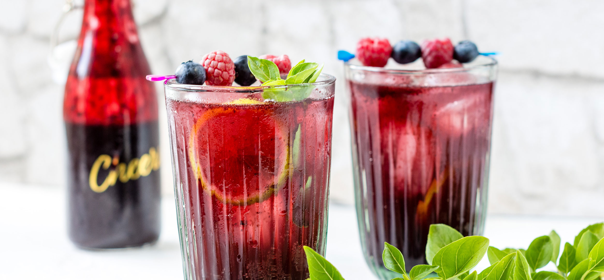 Hjemmelavet blaabaer lime sirup