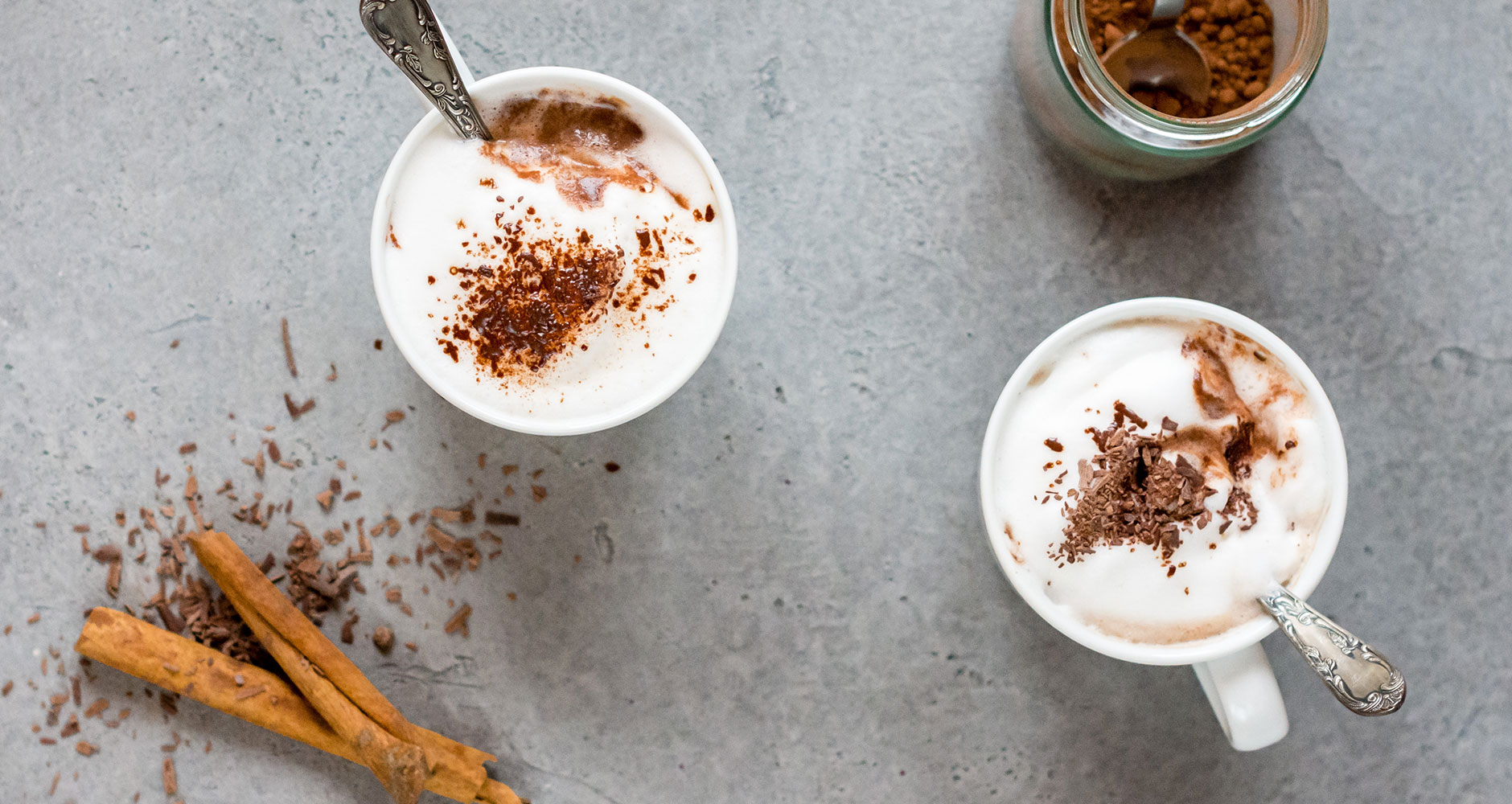 Vegansk varm chokolade med havremælk