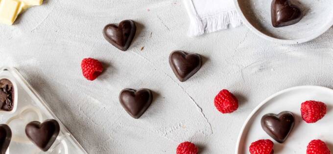 Hjerteformet chokolade med pink fyld