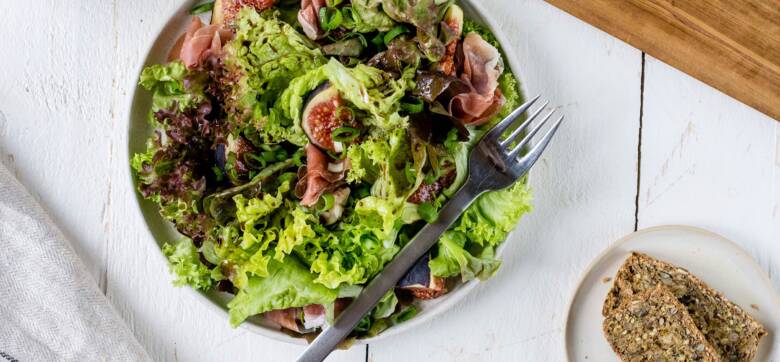 Salat med figner og parmaskinke