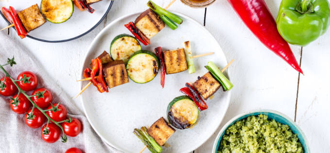 Krydrede tofu grillspyd med peberfrugt og zucchini